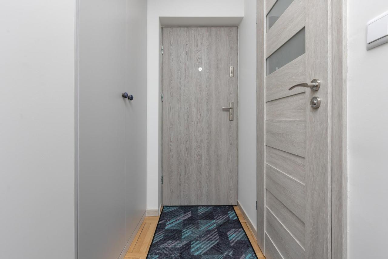 Cozy And Comfortable Wola Apartment By Noclegi Renters Varşova Dış mekan fotoğraf